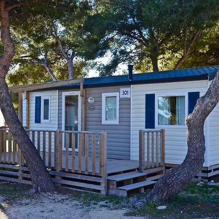 Martigues, Camping De L'arquet **** *